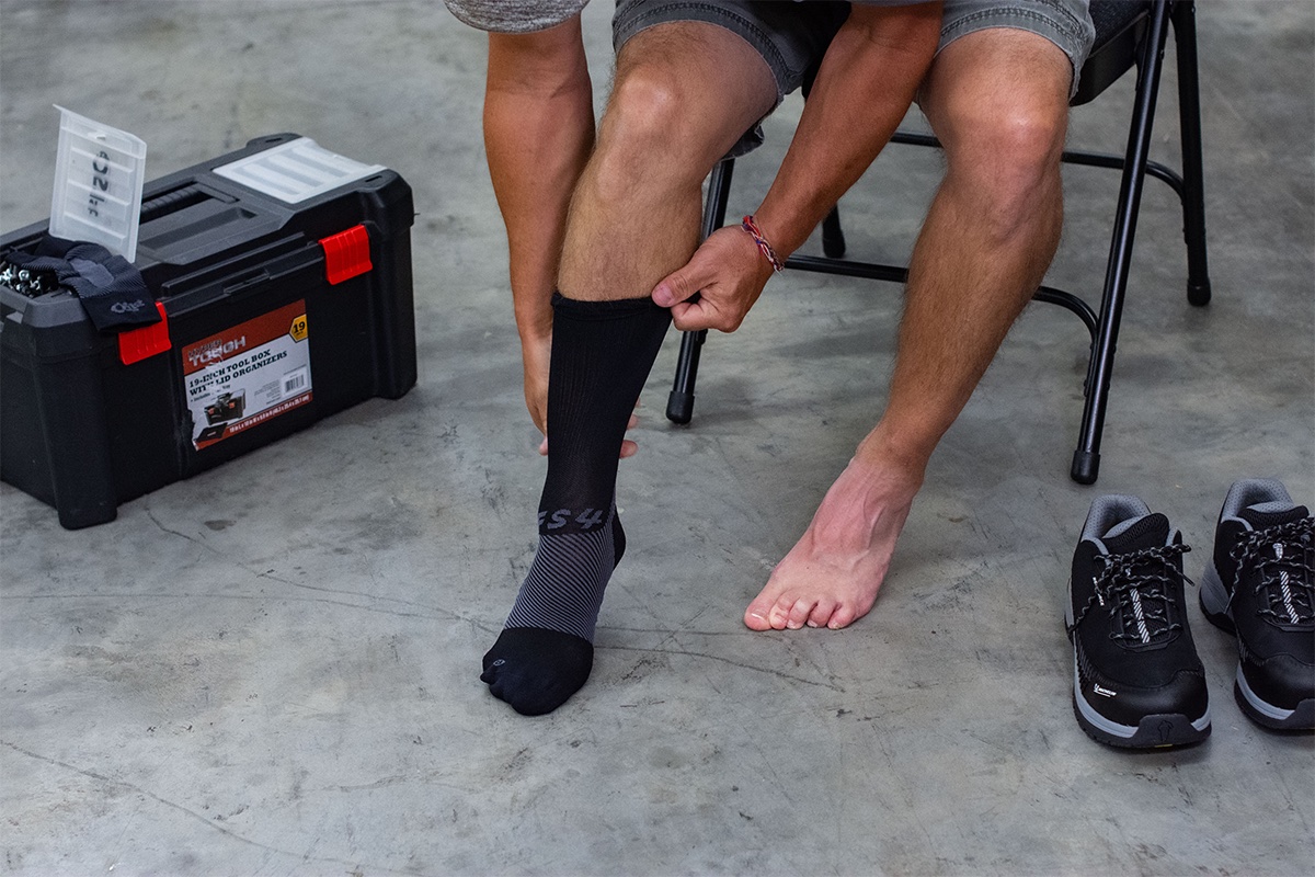 Plantar Fasciitis Socks Black Crew - Image 2